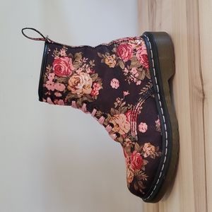 Dr. Martens 11821 Floral Boots Woman's size 7